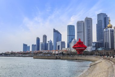Qingdao şehir manzarası ve ufuk çizgisi