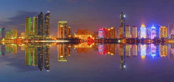 Qingdao Paisagem Cidade Vista Noturna — Fotografia de Stock