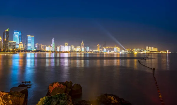 Qingdao Nun Güzel Şehir Gece Manzarası — Stok fotoğraf