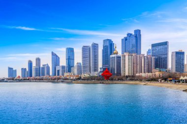 Kentsel mimari manzara ve Qingdao silueti
