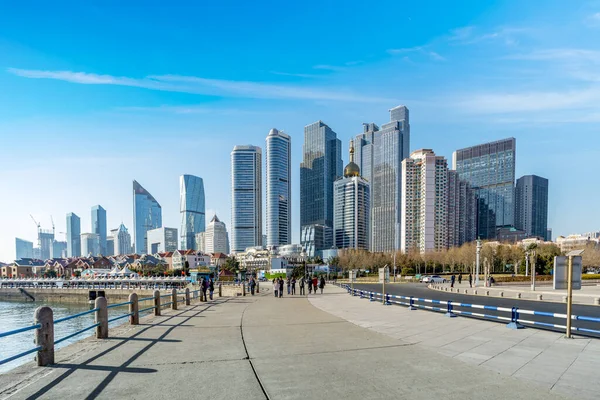 Qingdao şehir merkezi manzarası ve şehir silüeti.