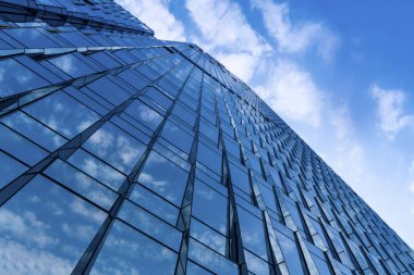 Shenzhen Finansal Bölgesi 'nde gökdelenlerden oluşan cam duvarlar inşa ediyor.