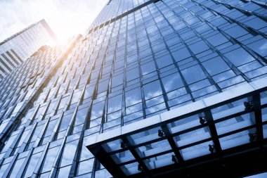 Shenzhen Finansal Bölgesi 'nde gökdelenlerden oluşan cam duvarlar inşa ediyor.