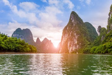 Yangshuo Xingping Lijiang Nehri Doğal Manzara