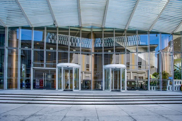 Der Eingang Des Modernen Enterprise Building Der Frontansicht — Stockfoto