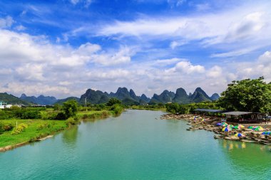 Yangshuo Xingping Lijiang Nehri Doğal Manzara