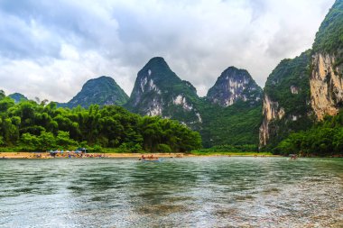Yangshuo Xingping Lijiang Nehri Doğal Manzara