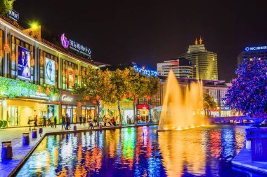 Şehir mimarisi peyzaj çeşmesi