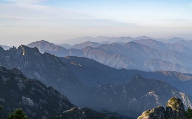 Huangshan Dağı, Çin 'deki güzel dağlar ve nehirler.