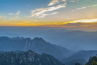 Huangshan Dağı 'nın güzel doğal manzarası.