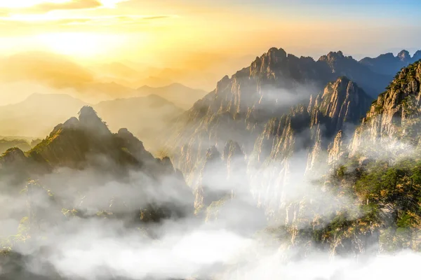 Красивые Природные Пейзажи Горы Хуаншань — стоковое фото