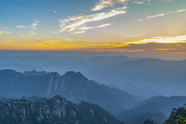 Die Wunderschöne Naturlandschaft Des Huangshan Berges — Stockfoto