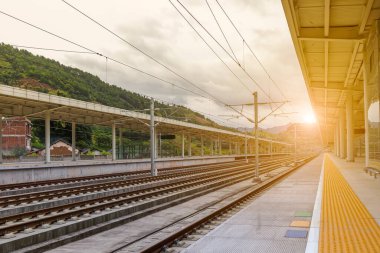 Çin 'deki tren istasyonu.