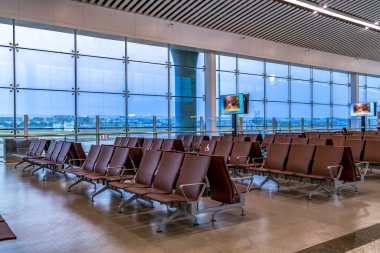 Havaalanı terminalinin içinde