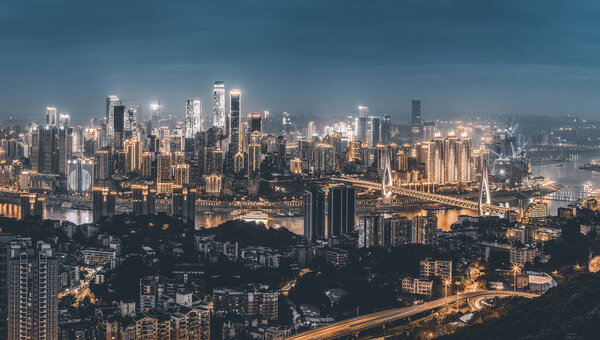 Городская ночь и горизонт
