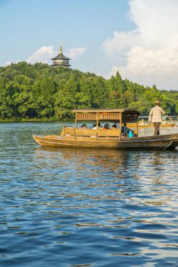 Batı Gölü yolcu gemisi