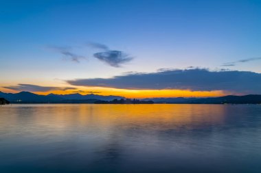 Hangzhou Batı Gölü Pagoda