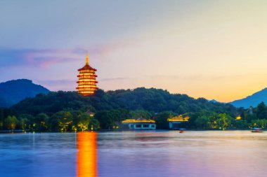 Hangzhou Batı Gölü Pagoda
