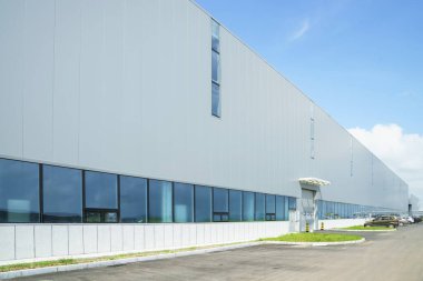 Modern fabrika deposu