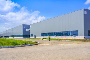 Modern fabrika deposu
