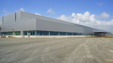 Modern fabrika deposu
