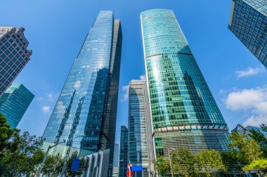 Düşük açılı bir açıdan gökdelenler 