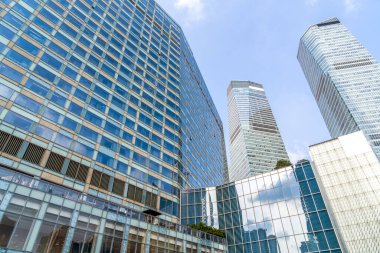 Düşük açılı bir açıdan gökdelenler 