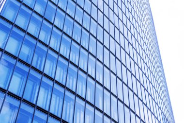 Finans bölgesi gökdelen camının alçak açılı görüntüsü