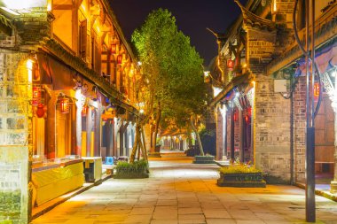 Sichuan antik şehrinin gece manzarası