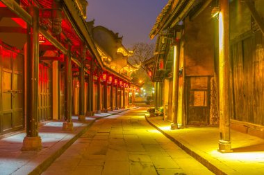 Sichuan antik şehrinin gece manzarası