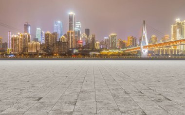 Kentsel inşaat yolları ve ufuk çizgisi