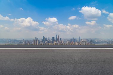 Kentsel inşaat yolları ve ufuk çizgisi