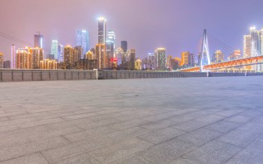 Kentsel inşaat yolları ve ufuk çizgisi