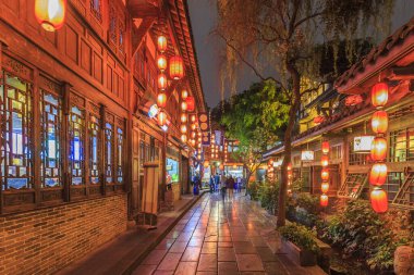Sichuan antik şehrinin gece manzarası