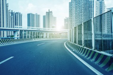 Kentsel inşaat yolları ve ufuk çizgisi