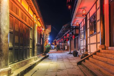 Sichuan antik şehrinin gece manzarası