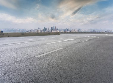 Yol ve Chongqing kentsel mimari peyzaj silüeti