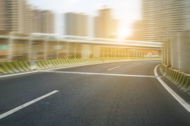 Kentsel inşaat yolları ve ufuk çizgisi