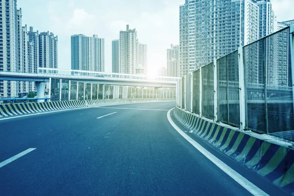 Kentsel inşaat yolları ve ufuk çizgisi