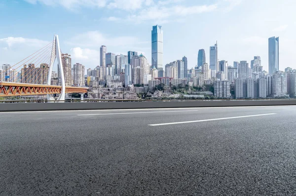 Yol Chongqing Kentsel Mimari Peyzaj Silüeti — Stok fotoğraf