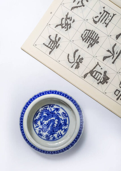 Китайская каллиграфия хранит четыре сокровища
