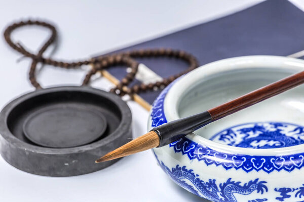 Китайская каллиграфия хранит четыре сокровища
