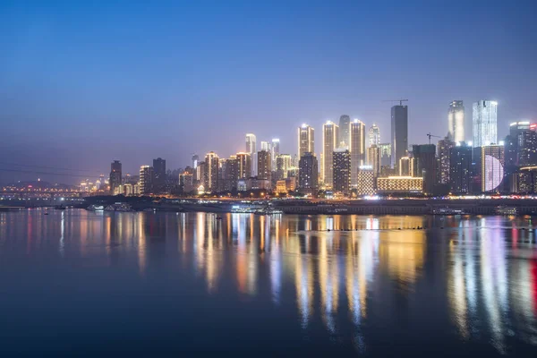 重慶の美しい都市夜景スカイライン — ストック写真