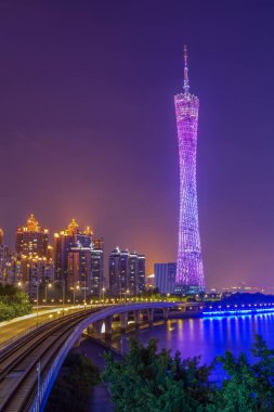 Şehrin mimari manzarası Ben ve güzel gökyüzü