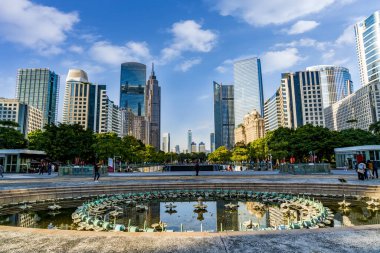 Şehir merkezinin mimari manzarasının ufuk çizgisi.