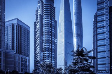 Şangay, Çin 'deki iş binalarının düşük açılı görüntüsü