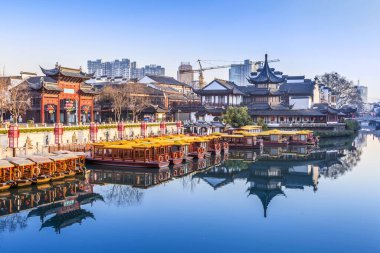 Nanjing 'deki Qinhuai Nehri üzerindeki antik mimari manzara.