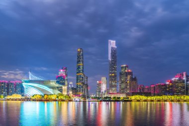 Guangzhou 'nun güzel şehir gece manzarası ufuk çizgisi