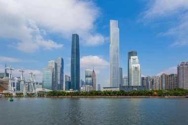 Şehrin mimari manzarası Ben ve güzel gökyüzü