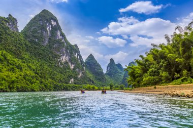 Guilin 'deki Lijiang Nehri' nin güzel manzarası.